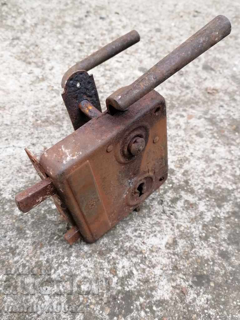 Old lock without a key, latch from the beginning of the 20th century with price 65.00 BGN | € 33.23 Old lock without a key, latch from the beginning of the 20th century with price 65.00 BGN | € 33.23