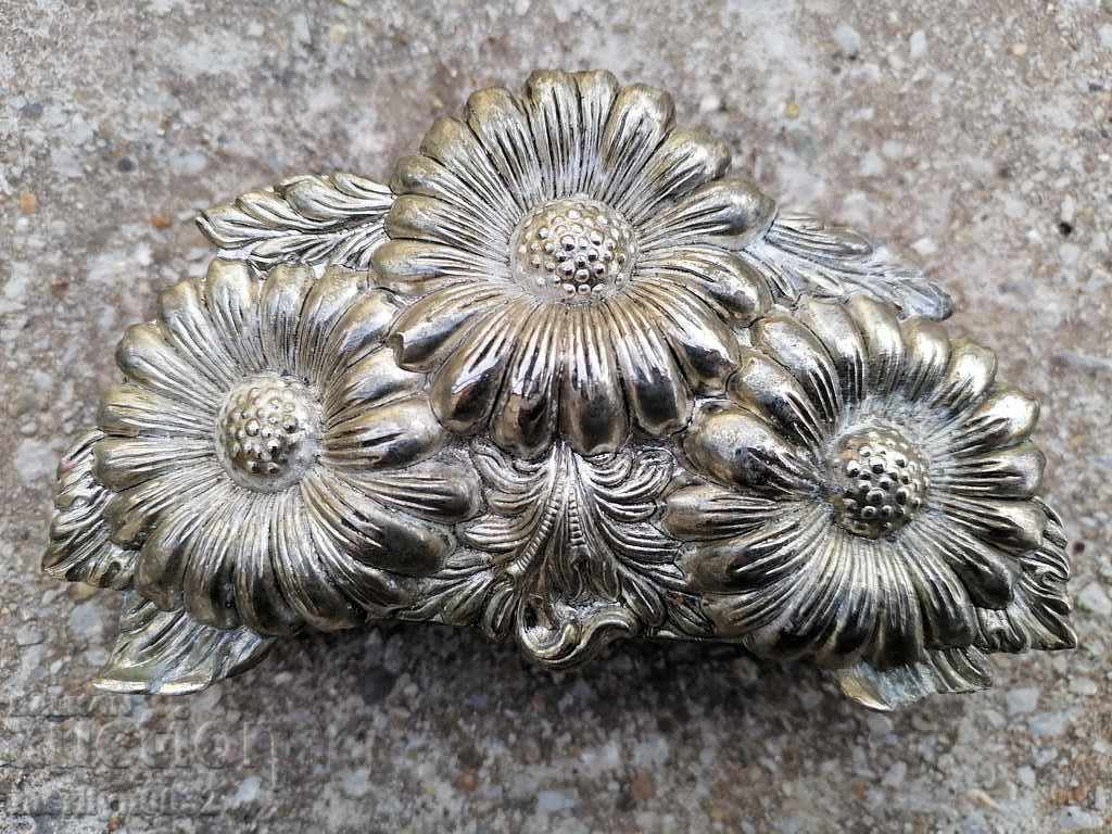 Șervețel art deco cu preț 24.00 BGN | € 12.27 Șervețel art deco cu preț 24.00 BGN | € 12.27