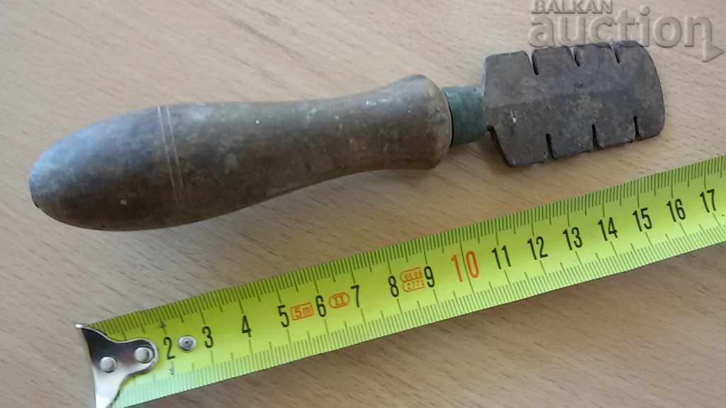 Auction  old instrument tool