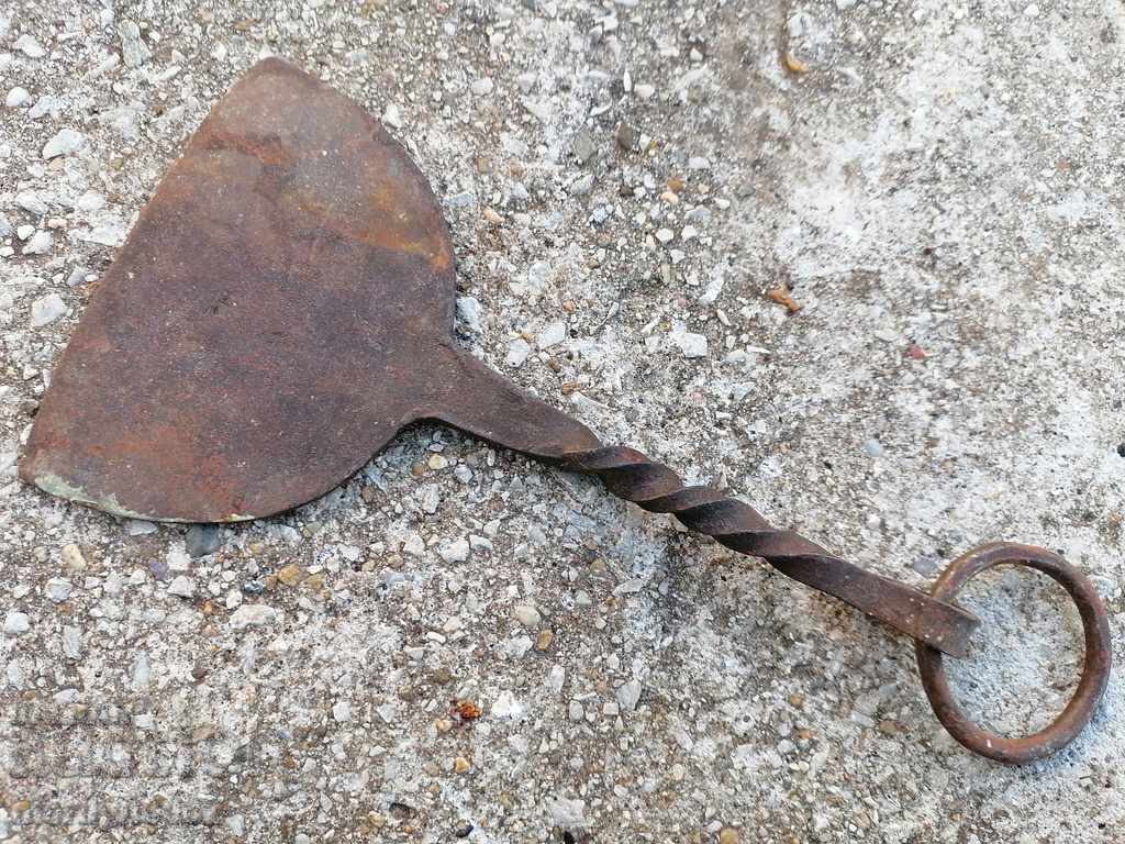 Tunder, ugribki, spatule, ugribka, fier forjat cu preț 39.00 BGN | € 19.94 Tunder, ugribki, spatule, ugribka, fier forjat cu preț 39.00 BGN | € 19.94