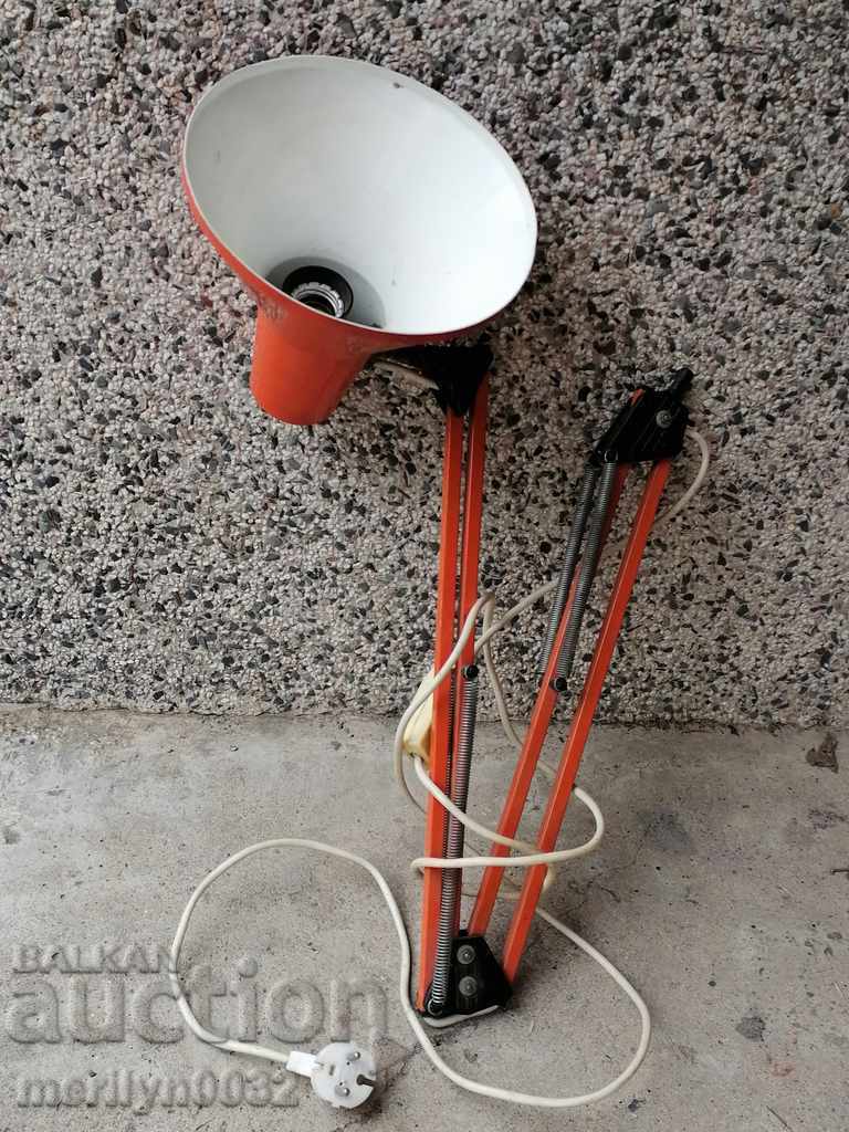 Подвижна електрическа  лампа лампион