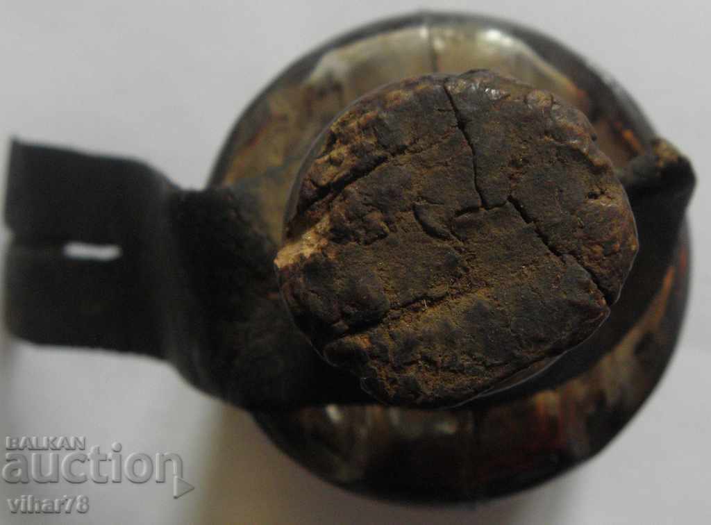 Auction An old ink cartridge, a soda ink bottle Auction An old ink cartridge, a soda ink bottle