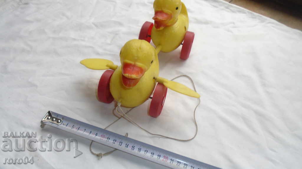 Auction DUCK WITH MISSINGS Auction DUCK WITH MISSINGS