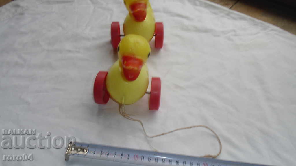 Auction  DUCK WITH MISSINGS