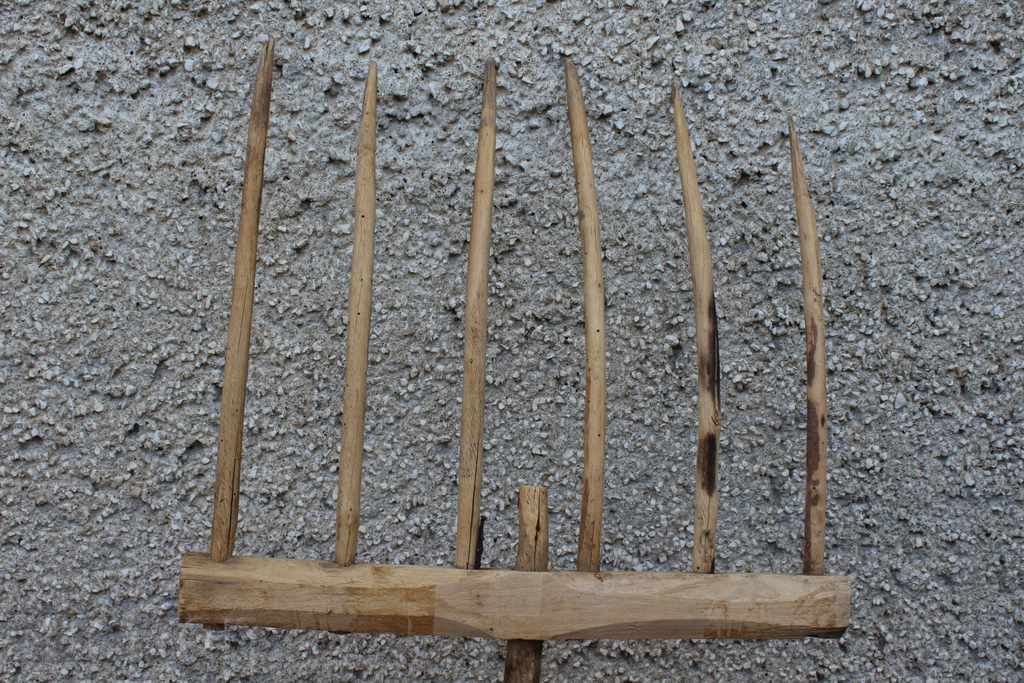 VILĂ SENO AUTENTICĂ DIN LEMN, FORTĂ ȘI MARE cu preț 45.00 BGN | € 23.01 VILĂ SENO AUTENTICĂ DIN LEMN, FORTĂ ȘI MARE cu preț 45.00 BGN | € 23.01