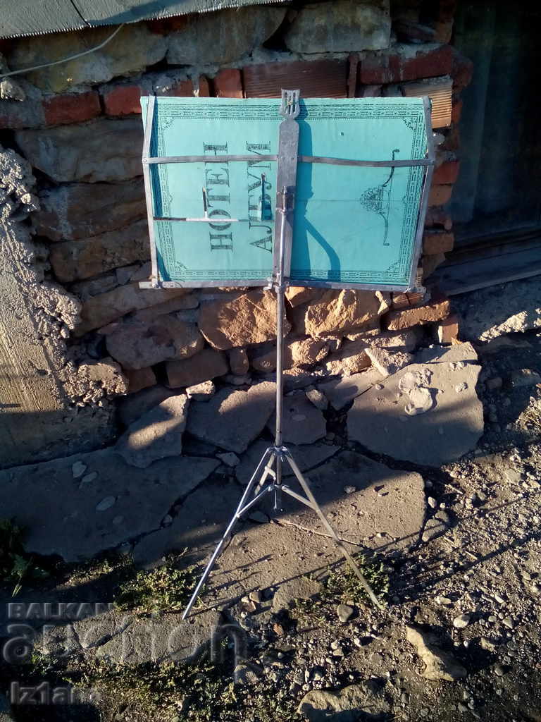 Auction  Old scoreboard