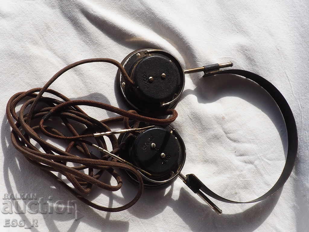 Παλαιά ακουστικά από έναν δεύτερο παγκόσμιο ραδιοφωνικό σταθμό 2000 ohms