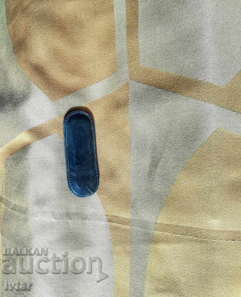 Livrarea Picior mic cu carcasă Livrarea Picior mic cu carcasă