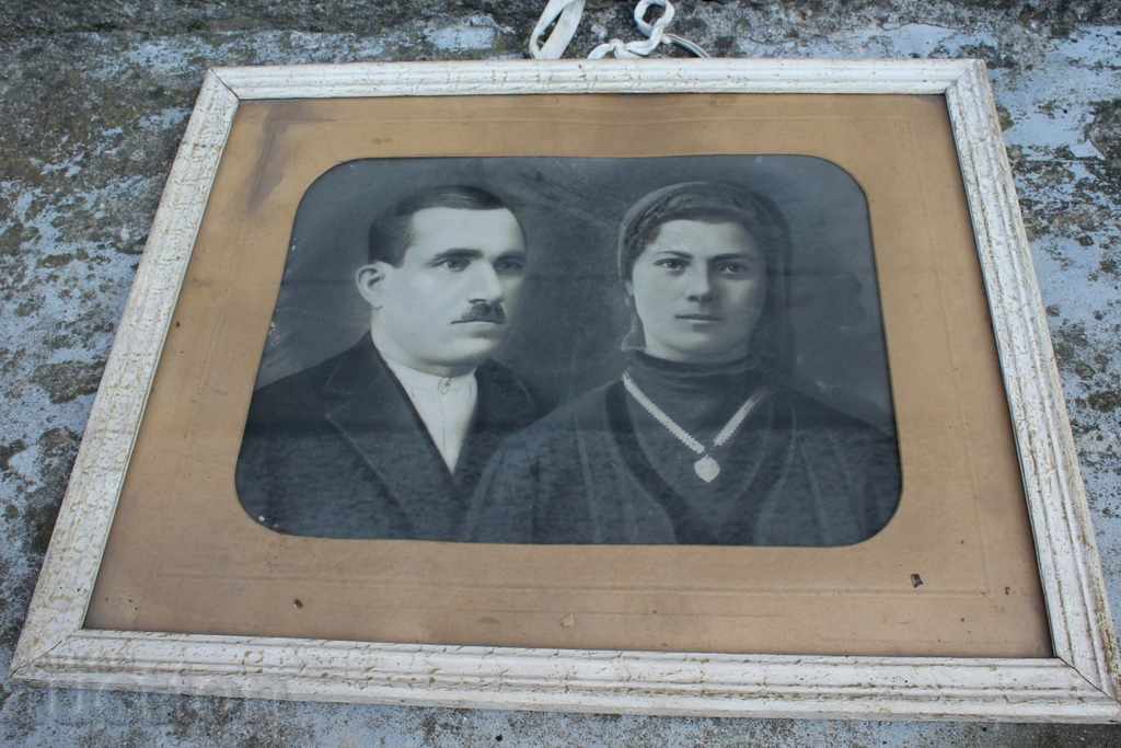 Auction OLD LARGE PHOTO PORTRAIT FRAME FAMILY PHOTOGRAPHY Auction OLD LARGE PHOTO PORTRAIT FRAME FAMILY PHOTOGRAPHY