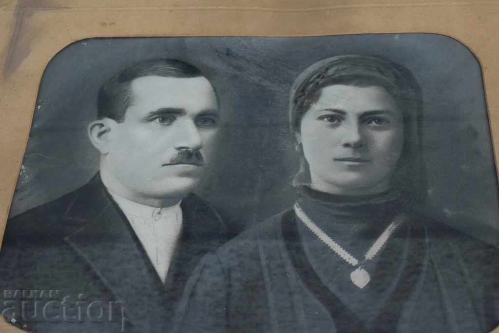 Delivery of OLD LARGE PHOTO PORTRAIT FRAME FAMILY PHOTOGRAPHY