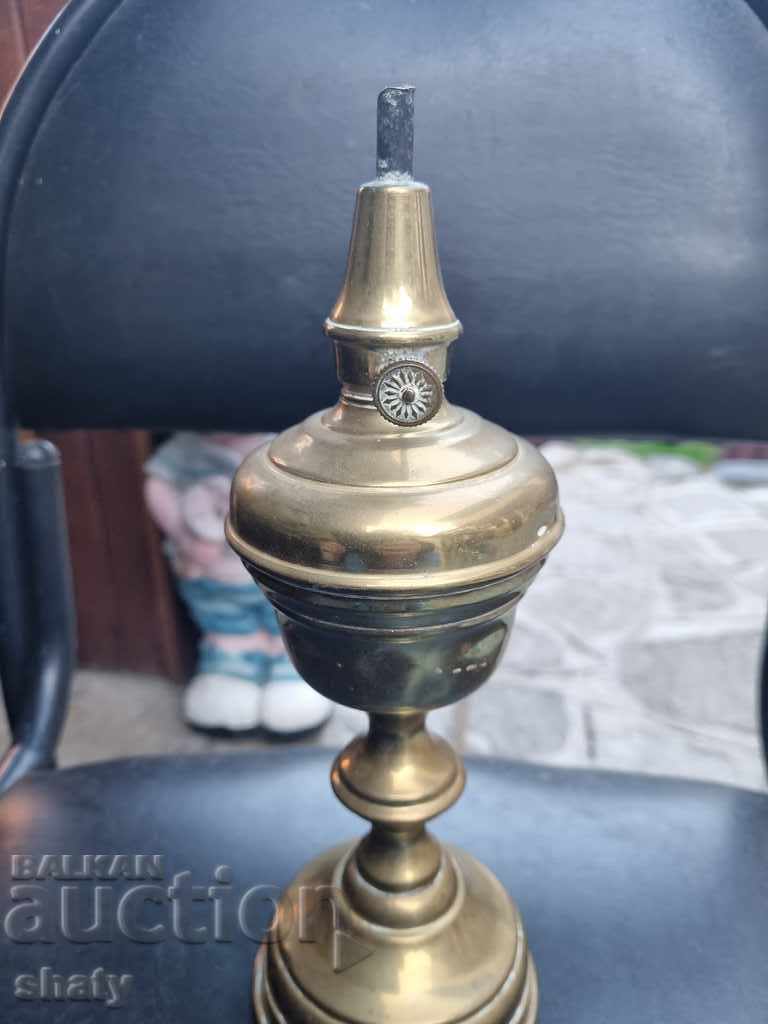 Стара френска газена лампа.