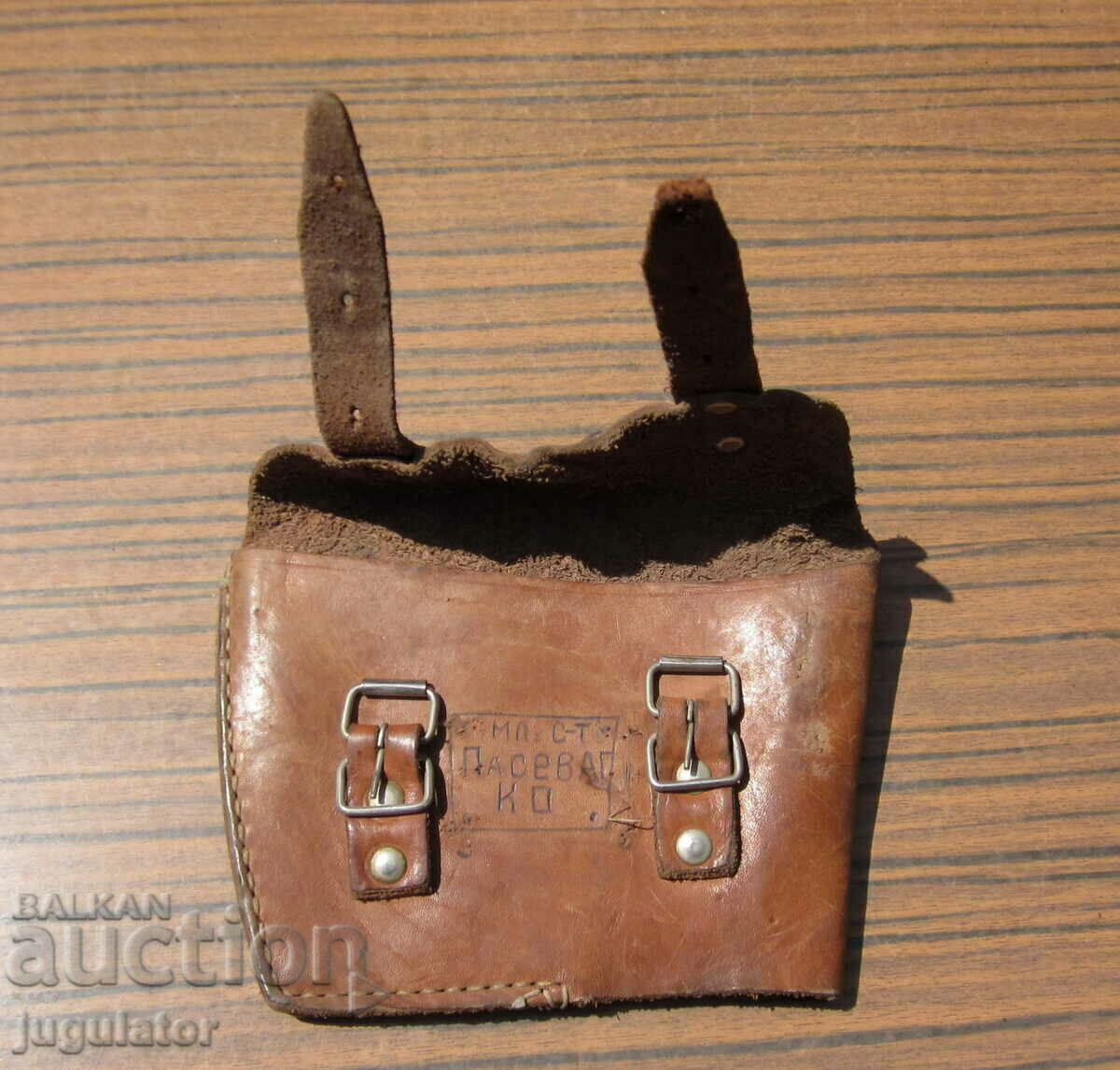 Δημοπρασία παλαιά βουλγαρική στρατιωτική δερμάτινη θήκη τσεκούρι από τη Σότσα