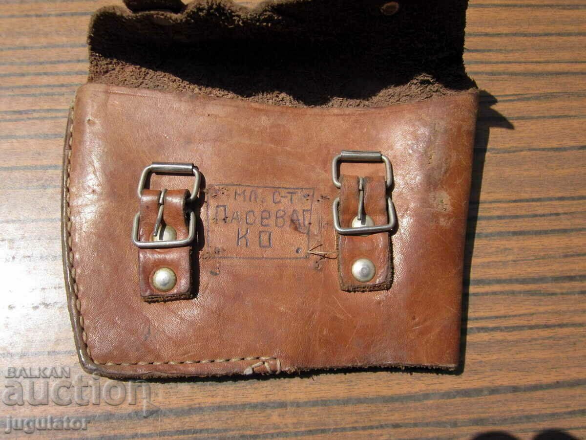 Παράδοση παλαιά βουλγαρική στρατιωτική δερμάτινη θήκη τσεκούρι από τη Σότσα