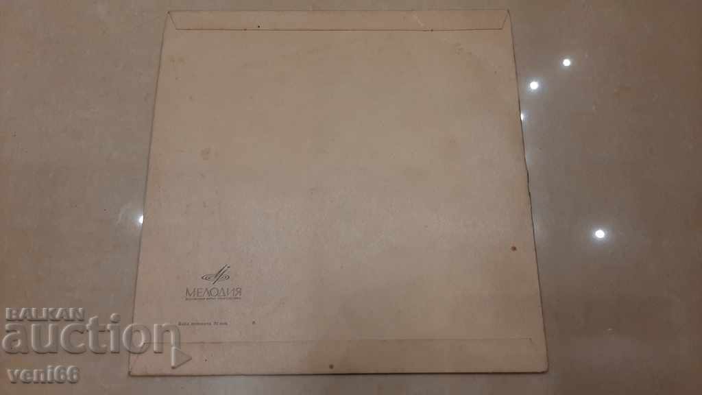 Delivery of Turntable - Medium format Delivery of Turntable - Medium format