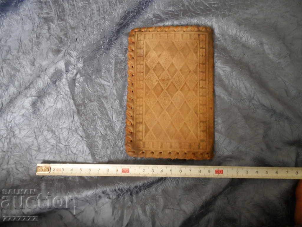 portofel vechi din piele cu preț € 13.00 | 25.43 BGN