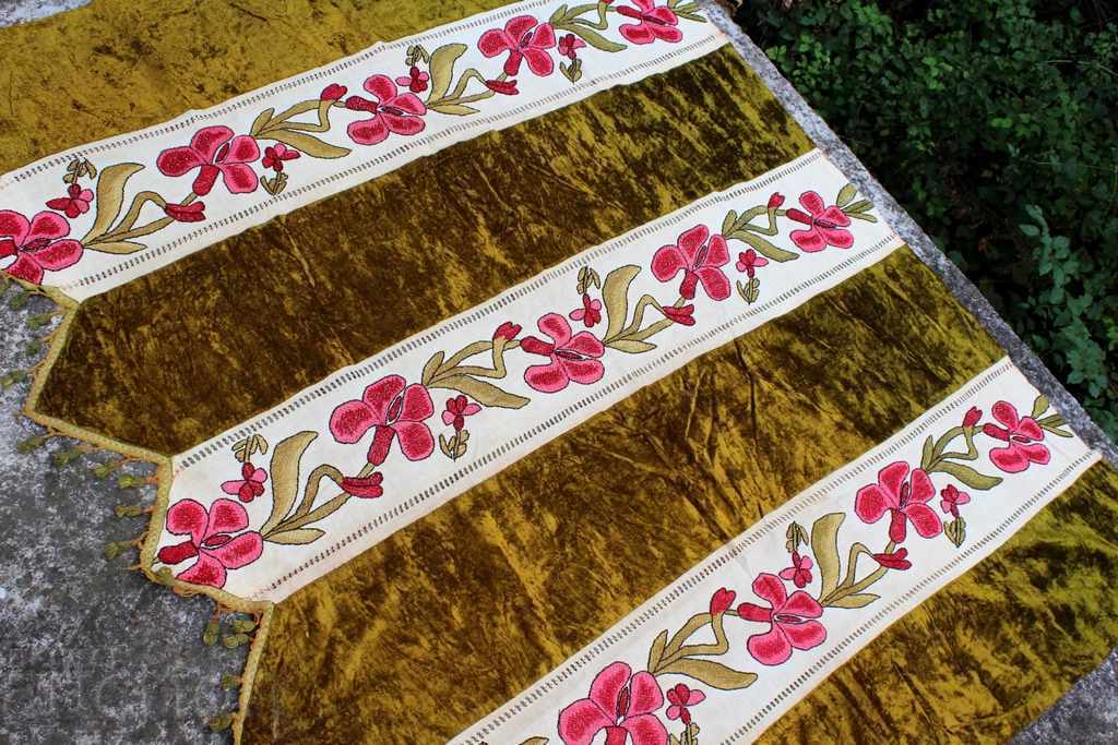 19TH CENTURY BED COVER BED COVER EMBROIDERY with price 85.00 BGN | € 43.46 19TH CENTURY BED COVER BED COVER EMBROIDERY with price 85.00 BGN | € 43.46