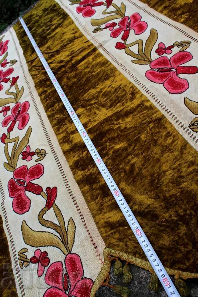 Auction 19TH CENTURY BED COVER BED COVER EMBROIDERY Auction 19TH CENTURY BED COVER BED COVER EMBROIDERY