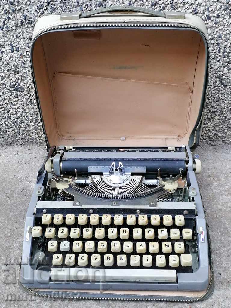 Auction Japanese typewriter Brother Industries LTD Latin 70s Auction Japanese typewriter Brother Industries LTD Latin 70s