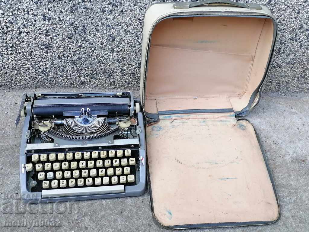 Mașină de scris japoneză Brother Industries LTD Latină anii 70