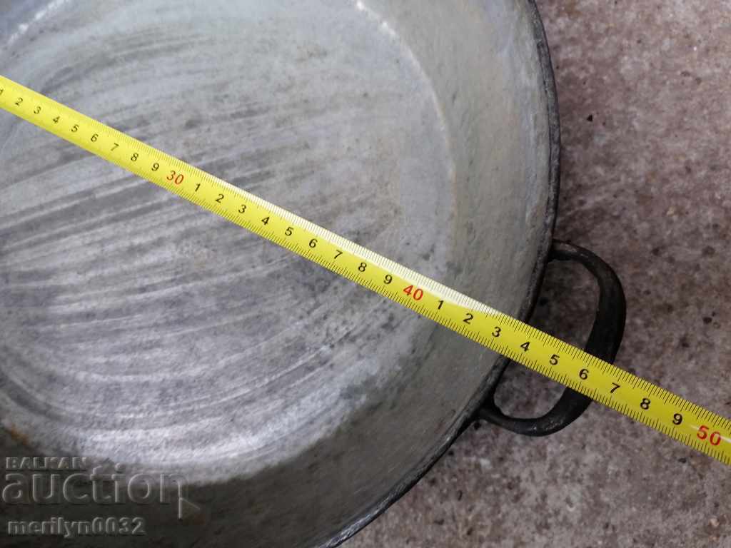 Delivery of An old copper baking tin tray copper pot Delivery of An old copper baking tin tray copper pot