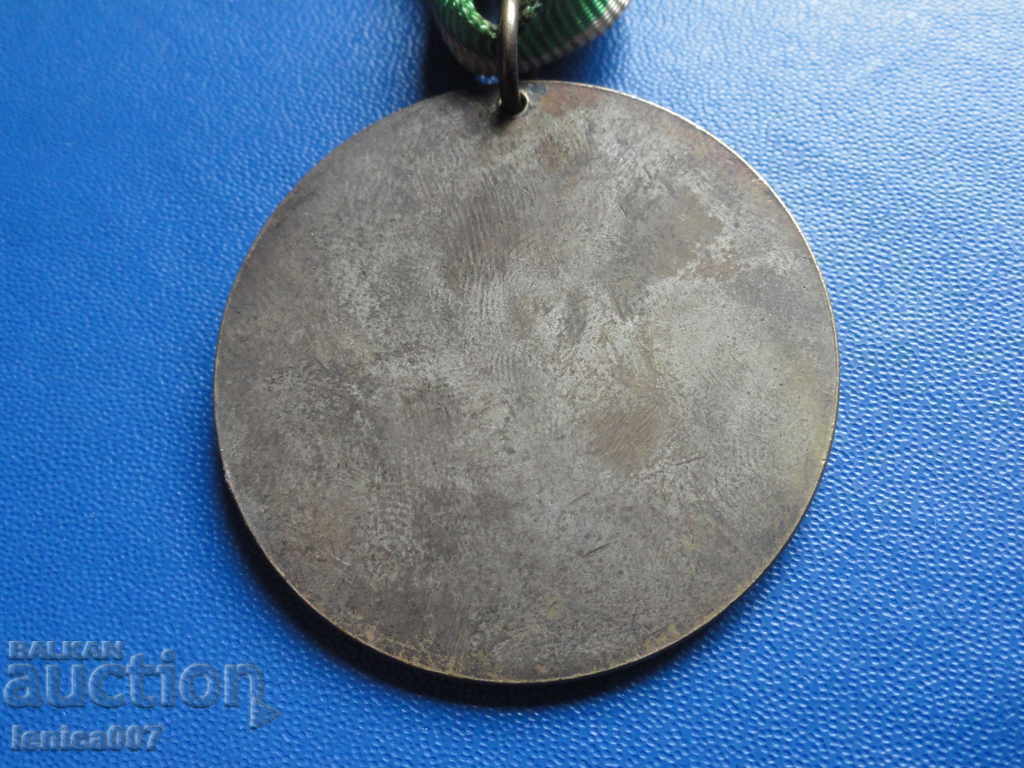 Delivery of Medal with ribbon "Winter Spartakiad '83" Delivery of Medal with ribbon "Winter Spartakiad '83"