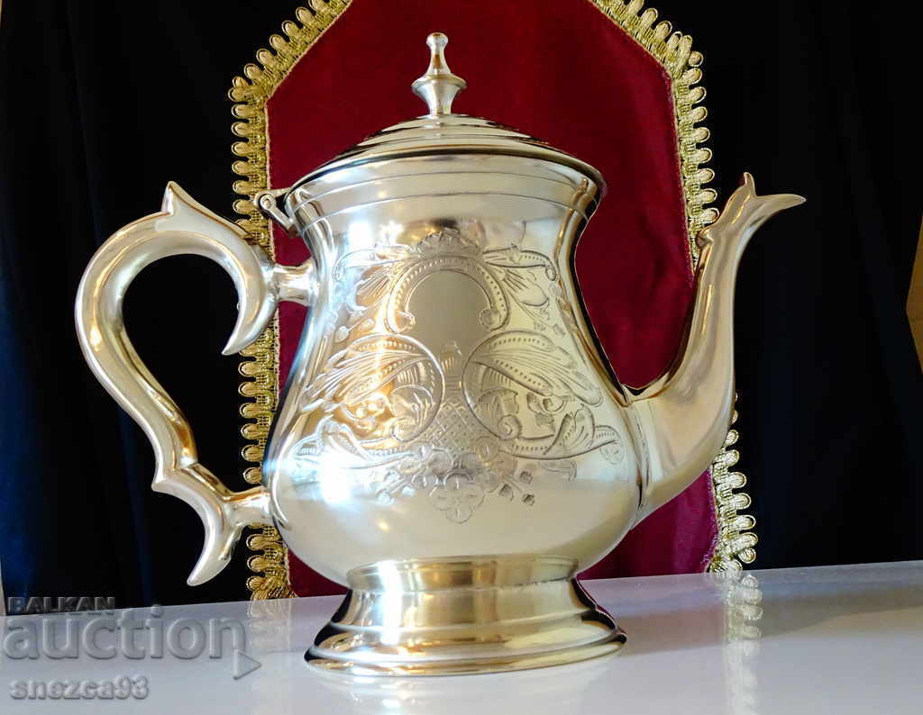 English bronze jug, markings, Baroque with price 89.00 BGN | € 45.50 English bronze jug, markings, Baroque with price 89.00 BGN | € 45.50