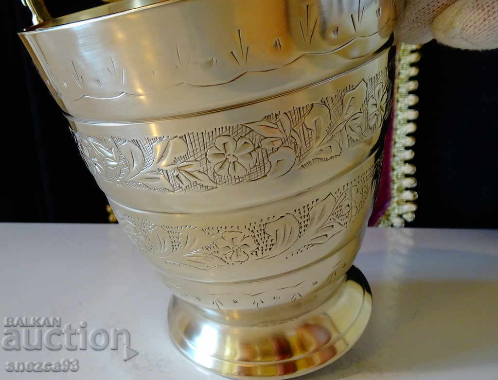 English ice container, ice maker, marked. with price 76.00 BGN | € 38.86 English ice container, ice maker, marked. with price 76.00 BGN | € 38.86