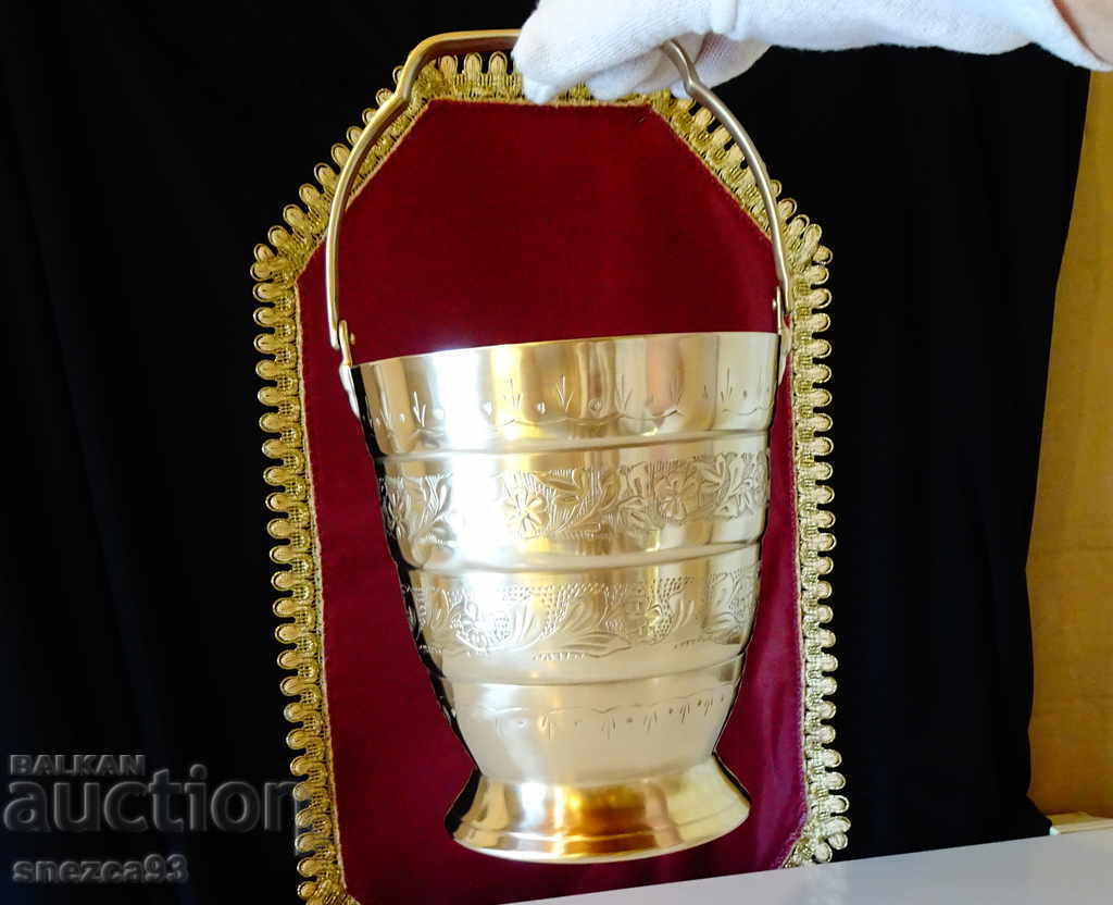 Delivery of English ice container, ice maker, marked. Delivery of English ice container, ice maker, marked.