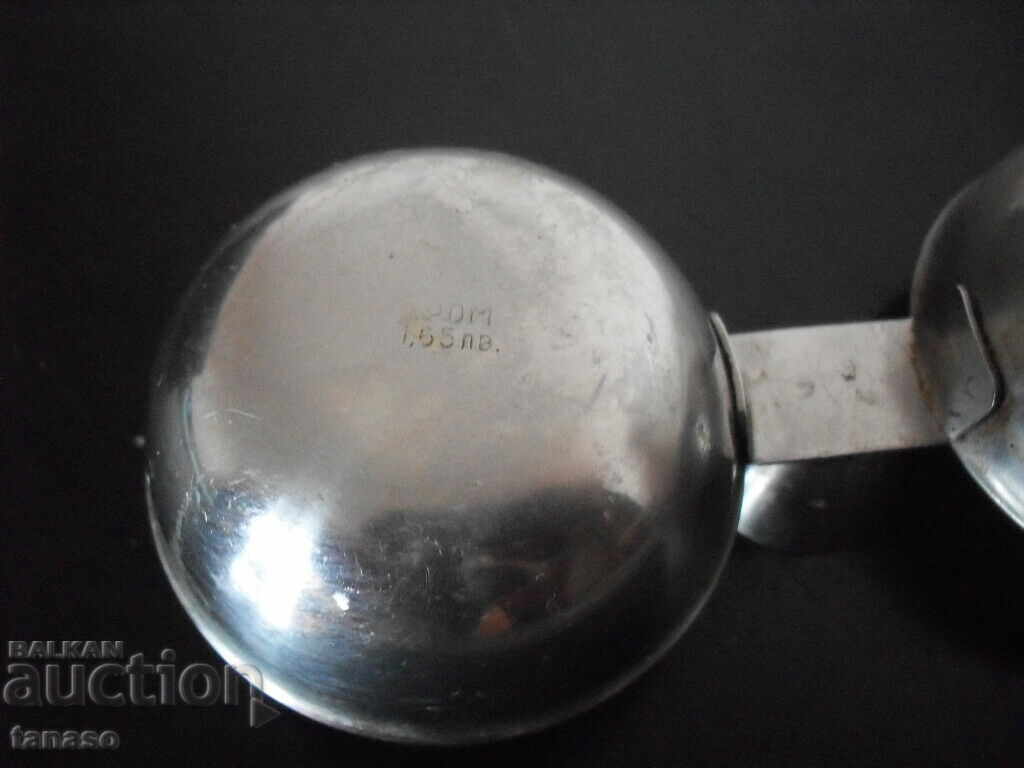 Delivery of Old salt shaker/pepper shaker, alpaca Delivery of Old salt shaker/pepper shaker, alpaca