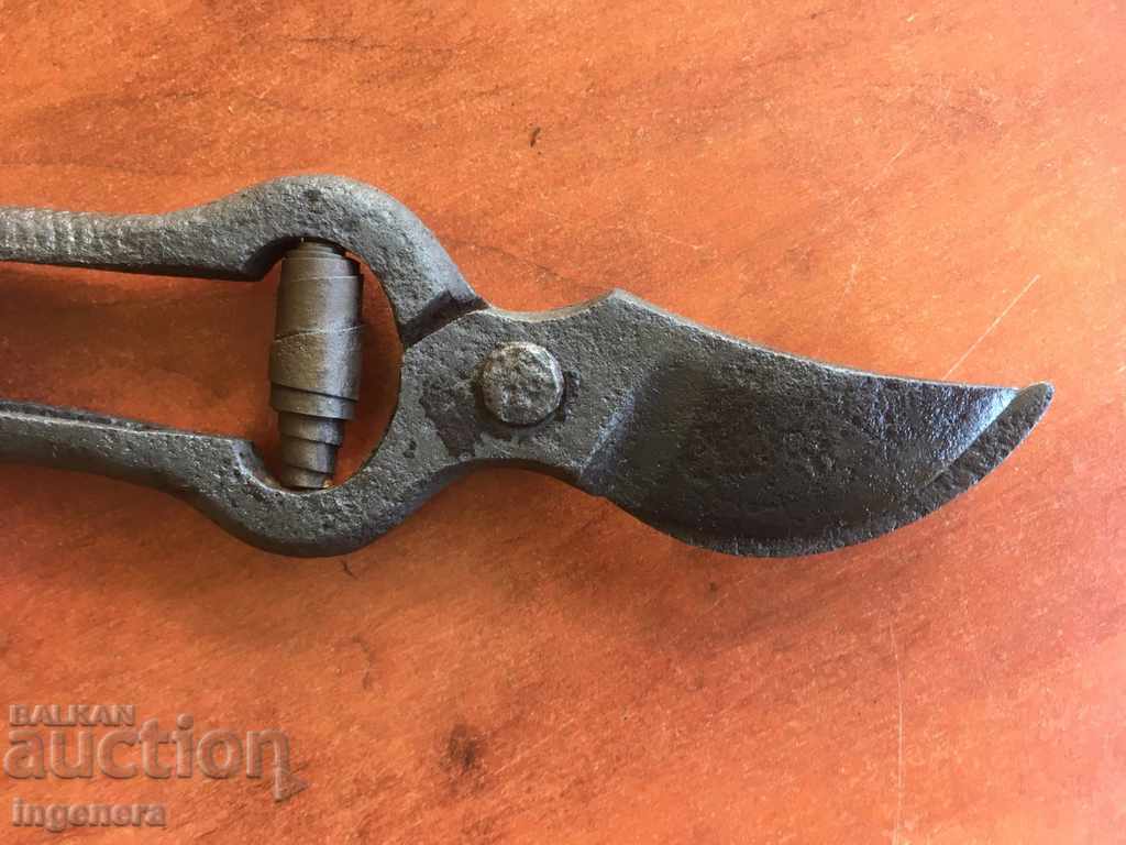 Auction  LOZAR SCISSORS OLD FORGED TOOL