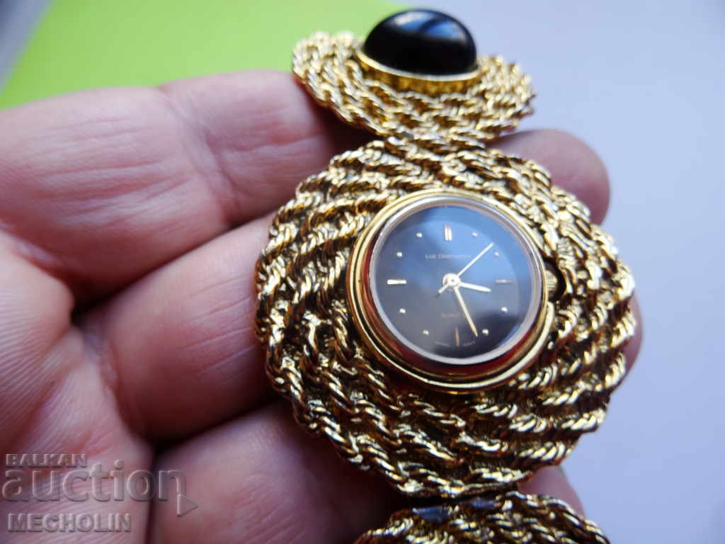 Ceas PENTRU DOAMNE cu preț 25.00 BGN | € 12.78 Ceas PENTRU DOAMNE cu preț 25.00 BGN | € 12.78