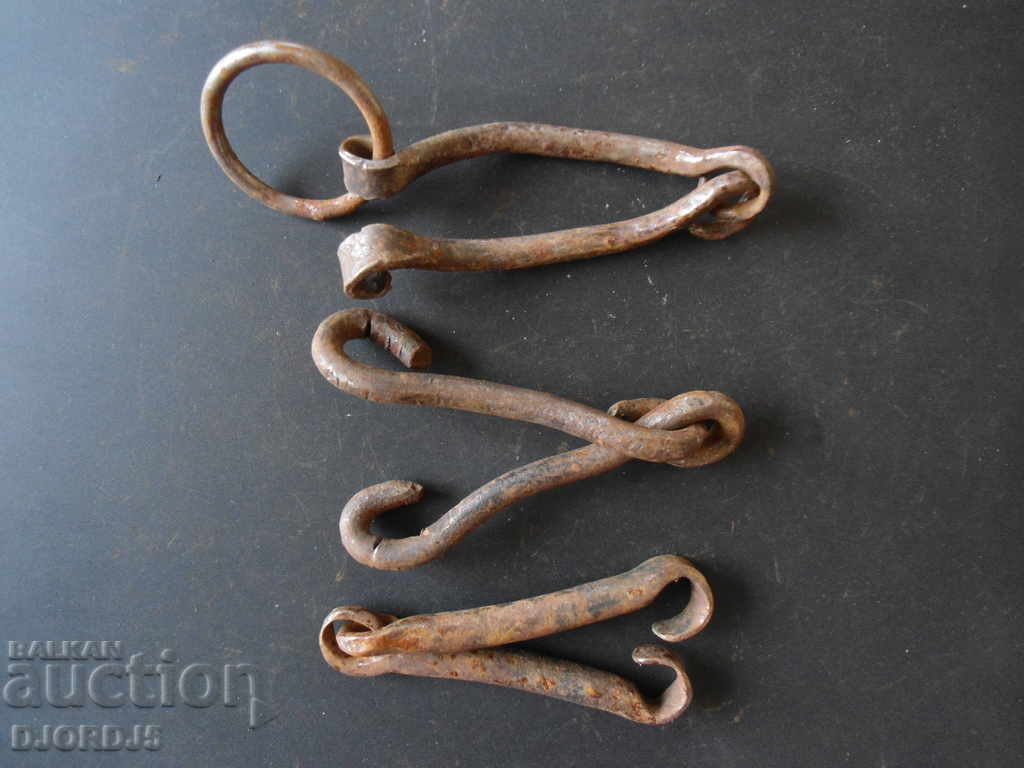 Old reins with price 3.00 BGN | € 1.53 Old reins with price 3.00 BGN | € 1.53