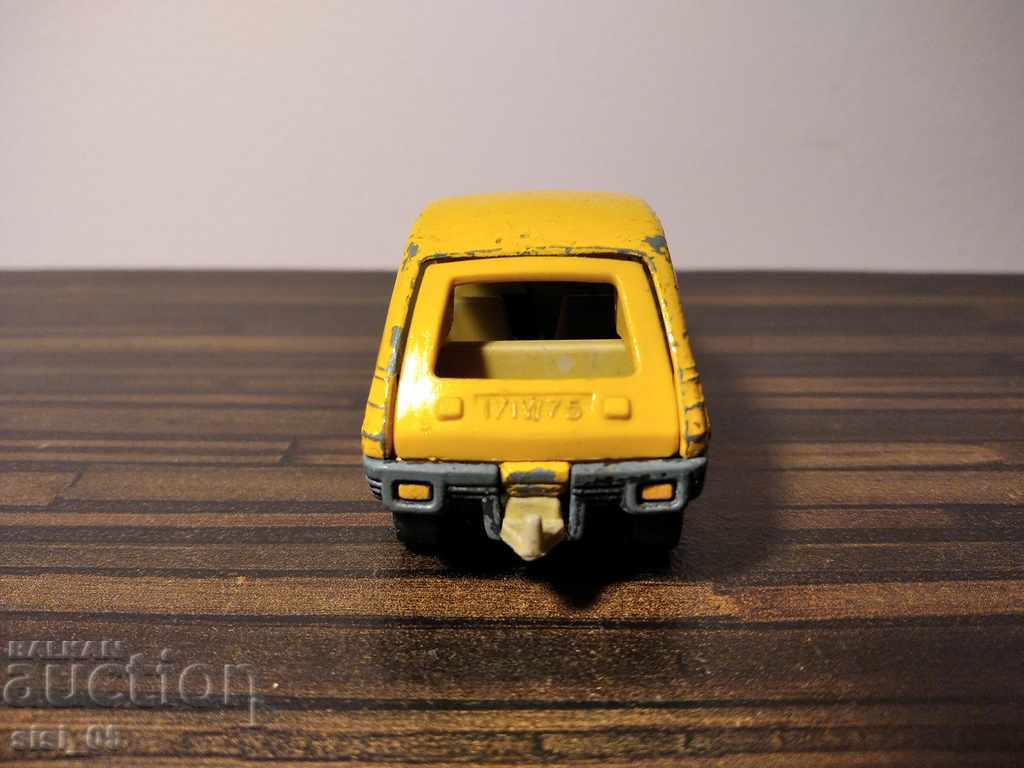 Delivery of Old metal stroller Matchbox MATCHBOX RENAULT 5TL