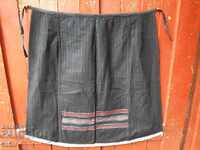 Автентична престилка , носия