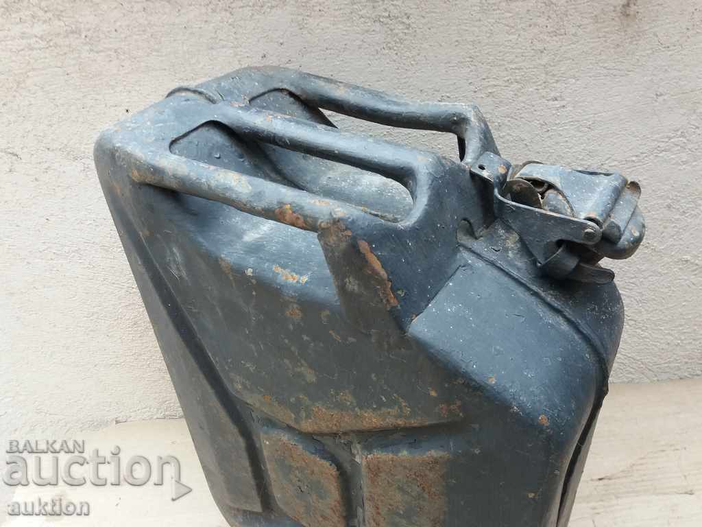 Auction MILITARY METAL FUEL CAN - 20 LITERS Auction MILITARY METAL FUEL CAN - 20 LITERS