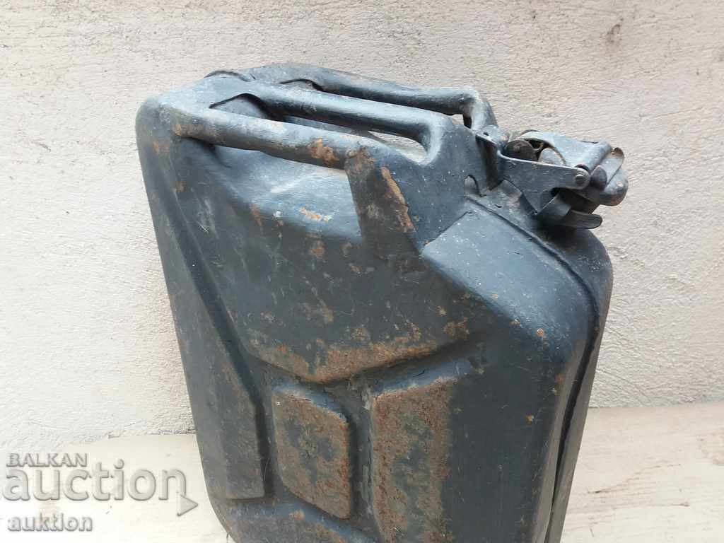 Delivery of MILITARY METAL FUEL CAN - 20 LITERS Delivery of MILITARY METAL FUEL CAN - 20 LITERS