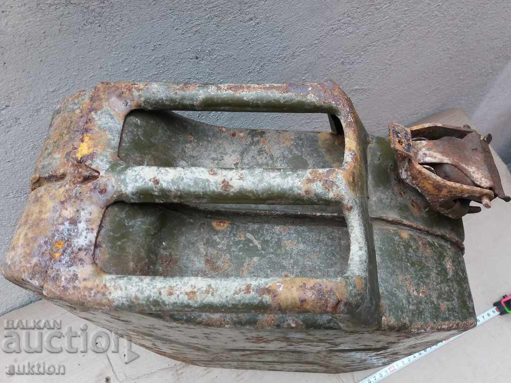 Auction MASSIVE MILITARY FUEL CAN - 20 LITERS Auction MASSIVE MILITARY FUEL CAN - 20 LITERS