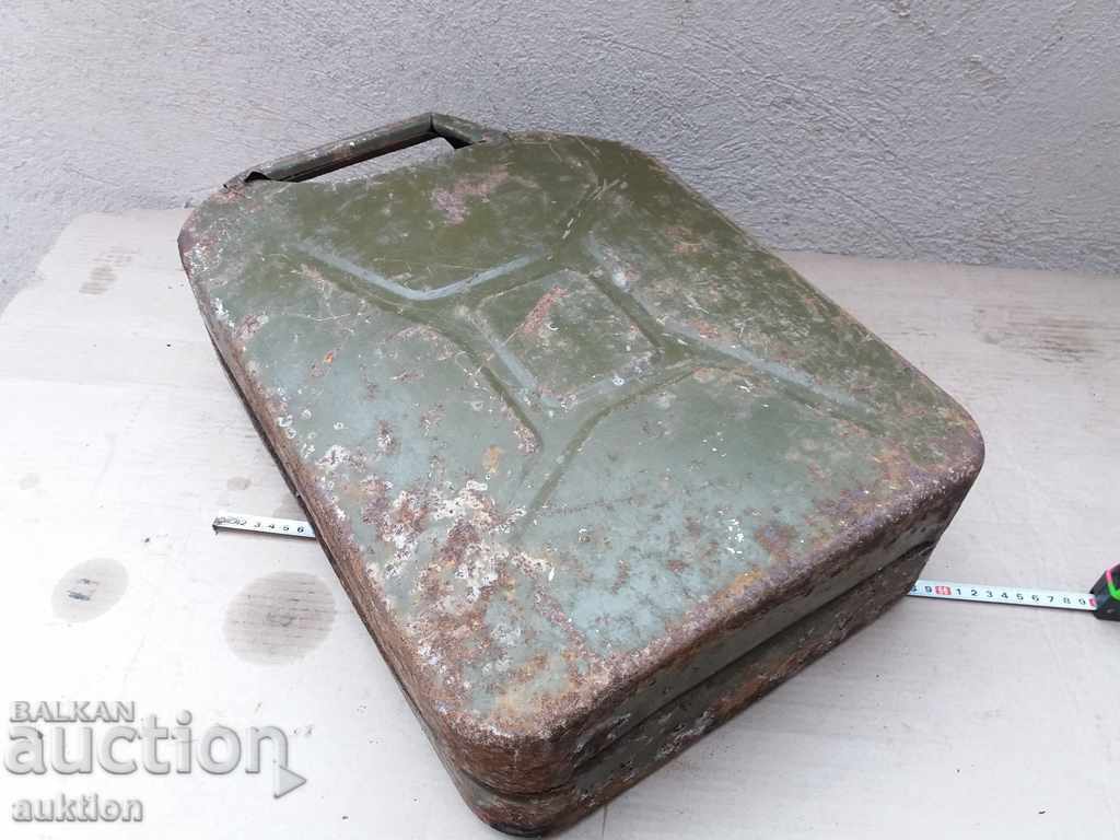 MASSIVE MILITARY FUEL CAN - 20 LITERS - 6 MASSIVE MILITARY FUEL CAN - 20 LITERS - 6