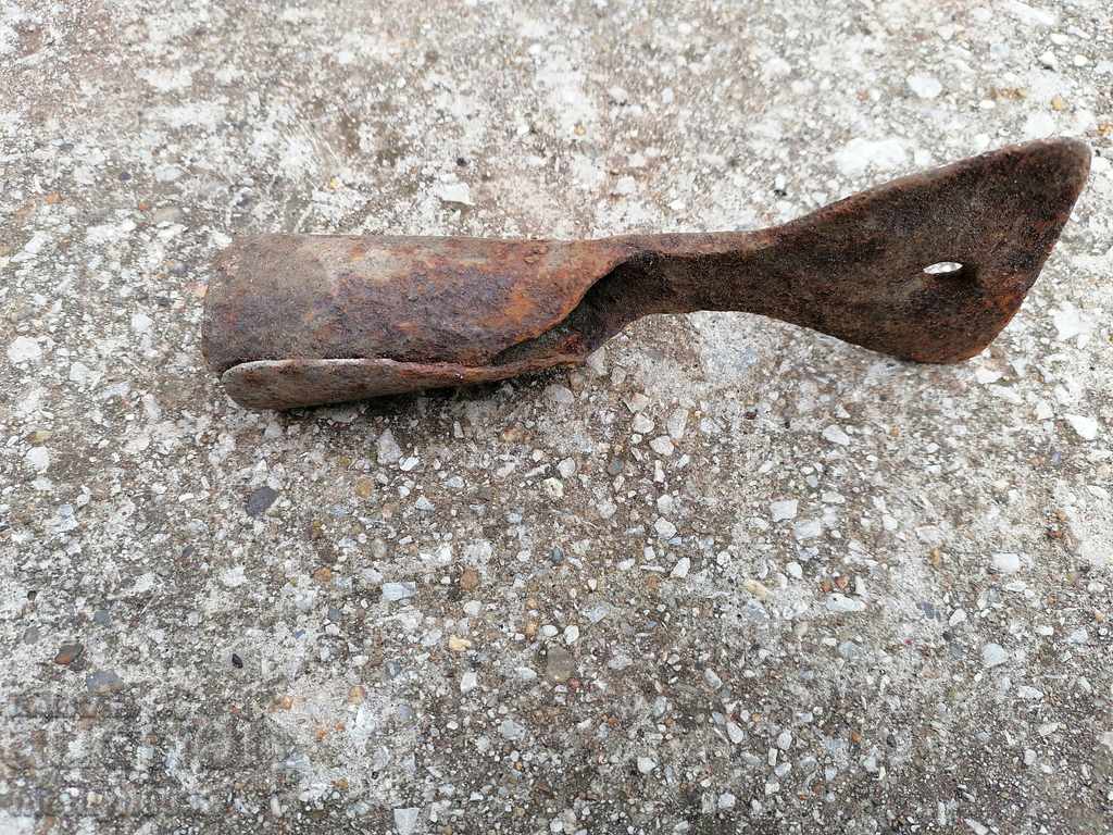 Auction Old forged scabbard, gingerbread, gingerbread, bruises Auction Old forged scabbard, gingerbread, gingerbread, bruises