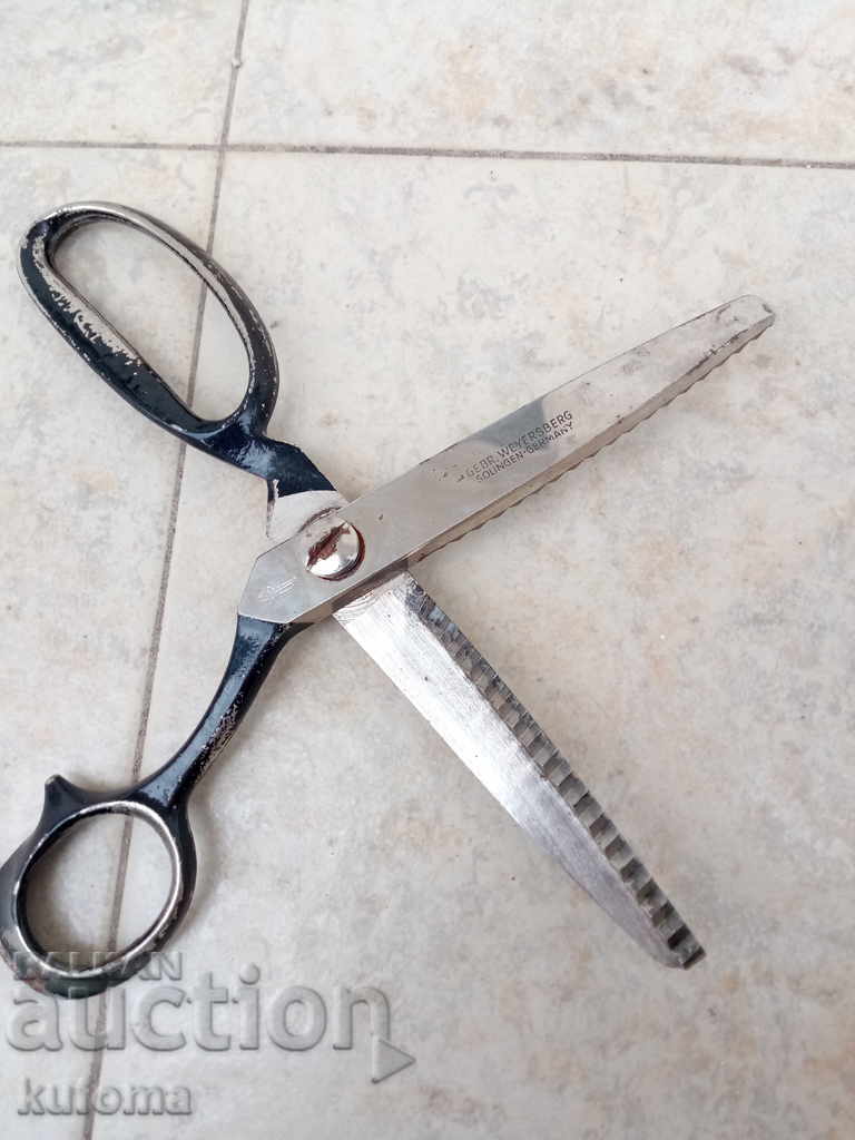 Old tailor's scissors for Solingen fabric