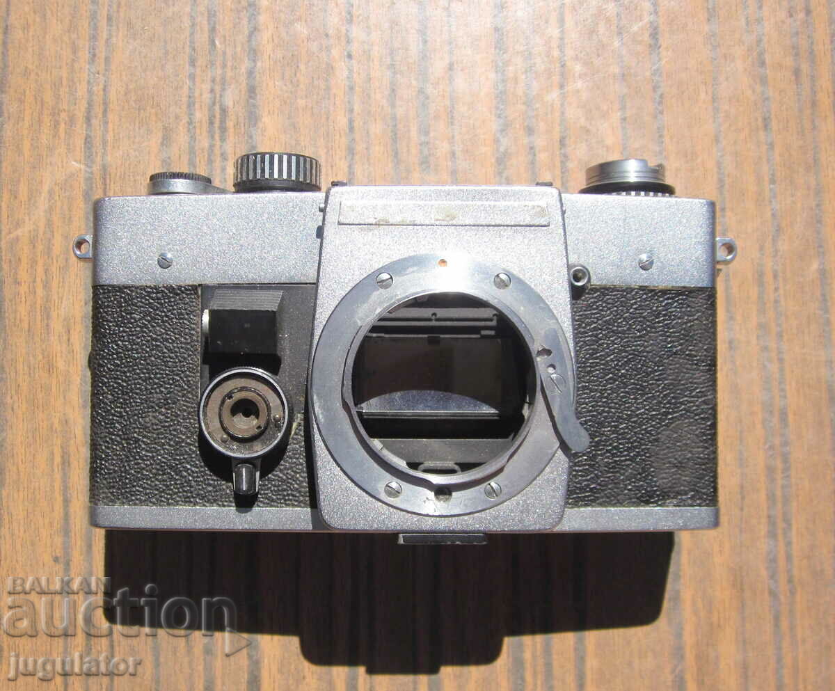 old German PRAKTICA or PENTACON camera for parts