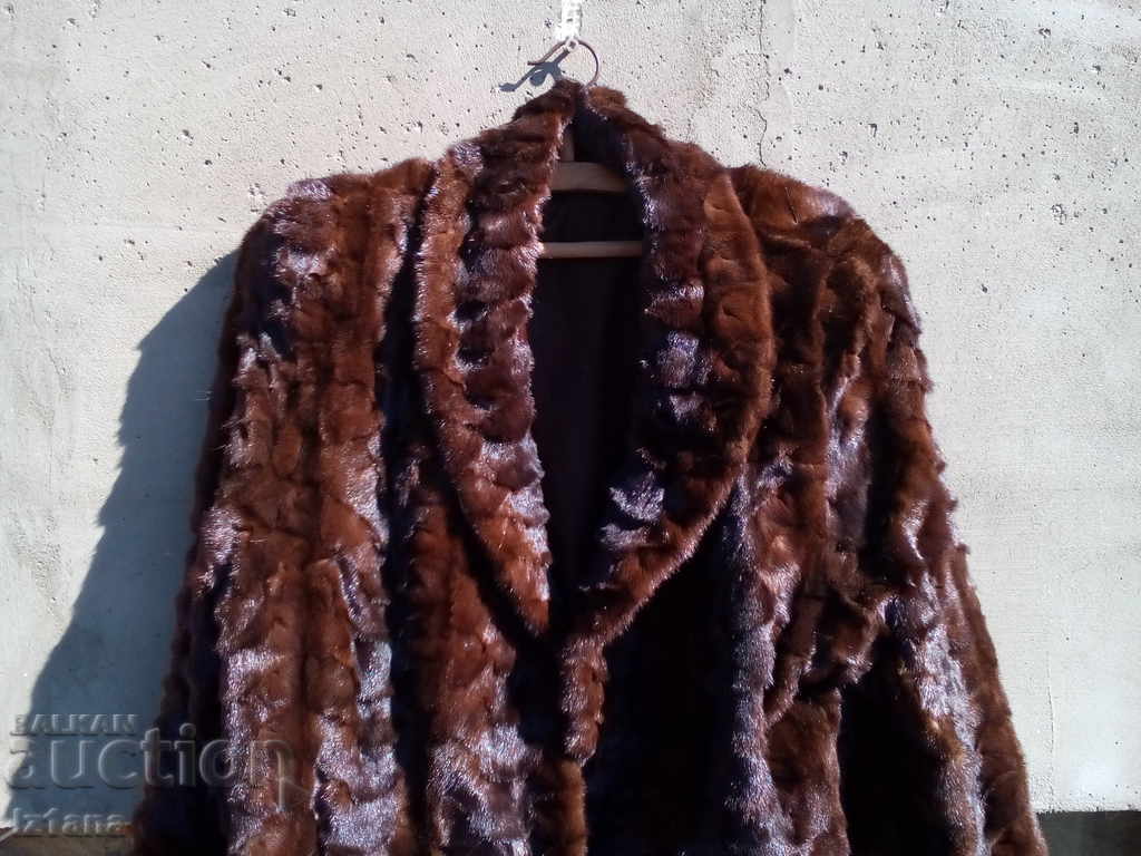 Old lady's fur coat with price 70.00 BGN | € 35.79 Old lady's fur coat with price 70.00 BGN | € 35.79