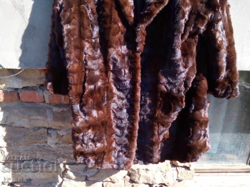 Auction Old lady's fur coat Auction Old lady's fur coat