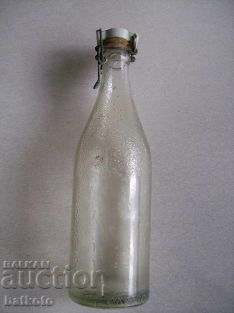 Sticlă veche, sticlă cu dop de porțelan
