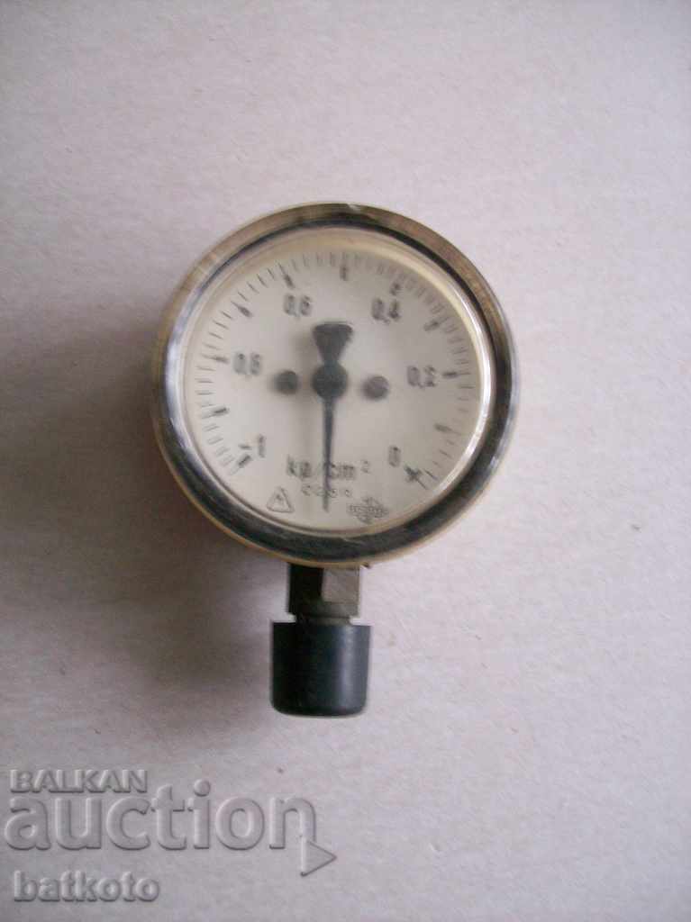Small pressure gauge