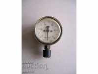Small pressure gauge