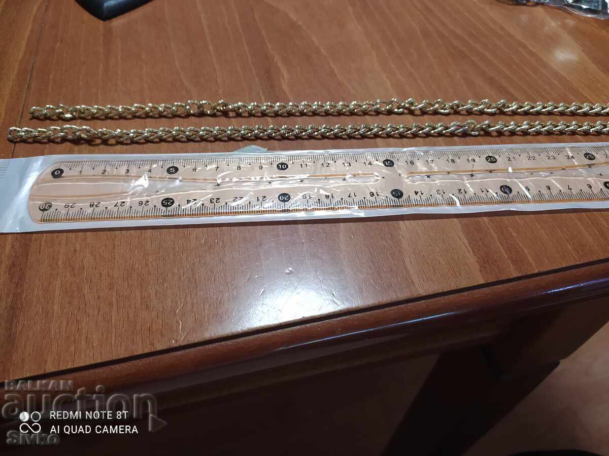 Part of a shoelace chain Part of a shoelace chain