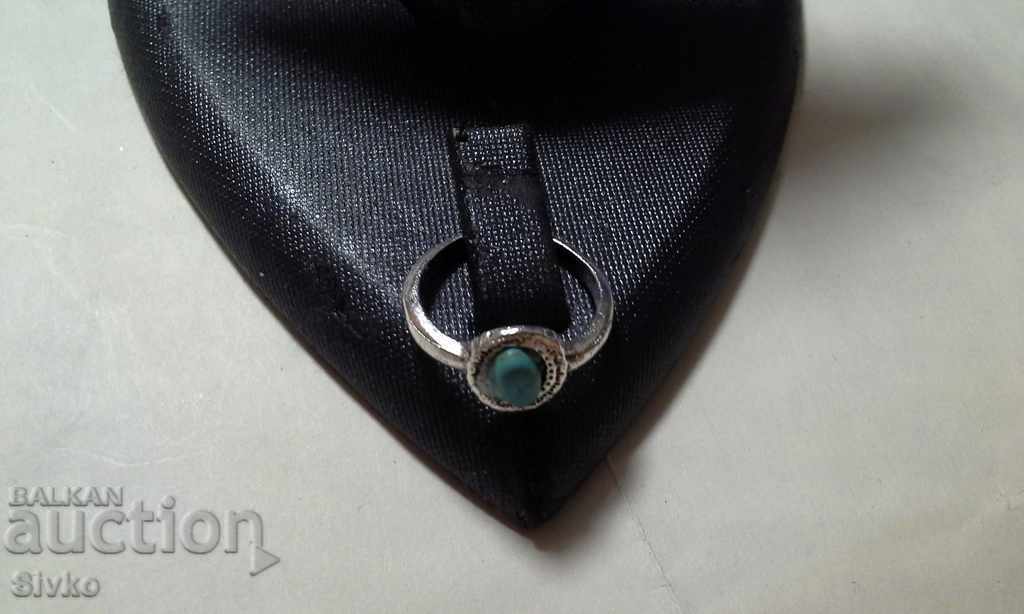 Δαχτυλίδι με πέτρα που μοιάζει με τυρκουάζ με τιμή 0.99 BGN | € 0.51