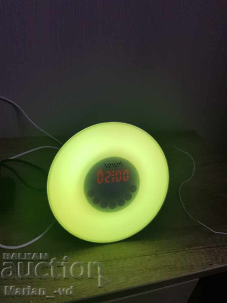 Аукцион Vava FM радио и нощна лампа лед Аукцион Vava FM радио и нощна лампа лед