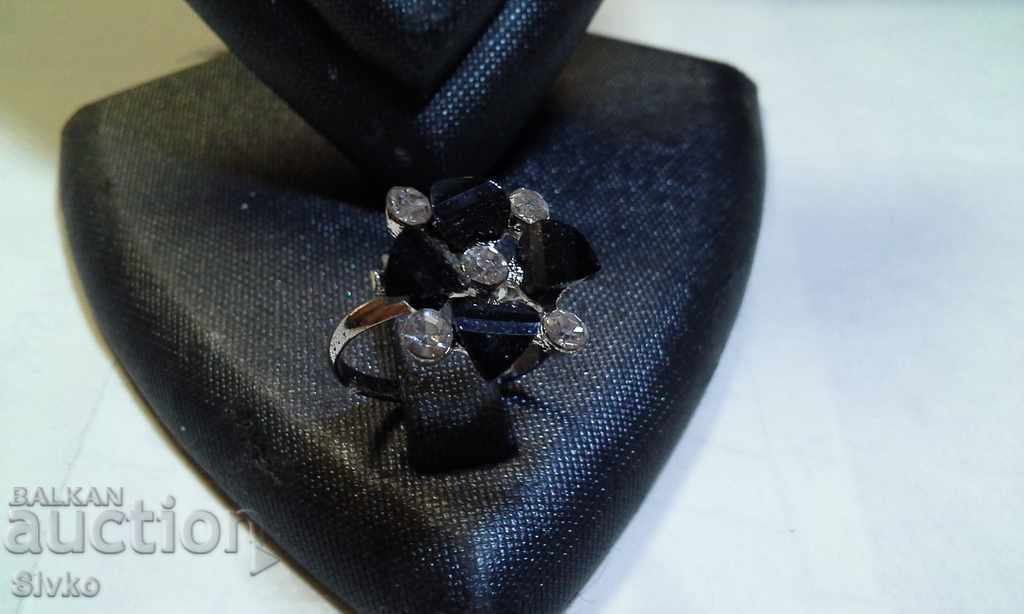 Auction Ring new, eye-catching 2 Auction Ring new, eye-catching 2